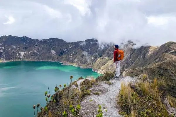 Hiking the rim trail around Quilotoa Lake crater