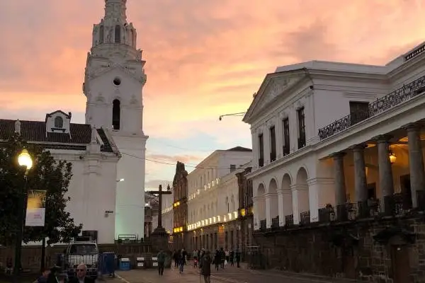 Quito Nightlife – bars, night clubs, and rooftop spots in Quito Ecuador at night