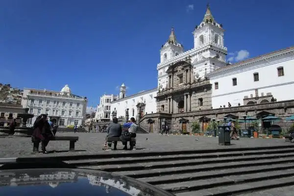 Free walking tour Quito group at Plaza Grande Carondelet Palace