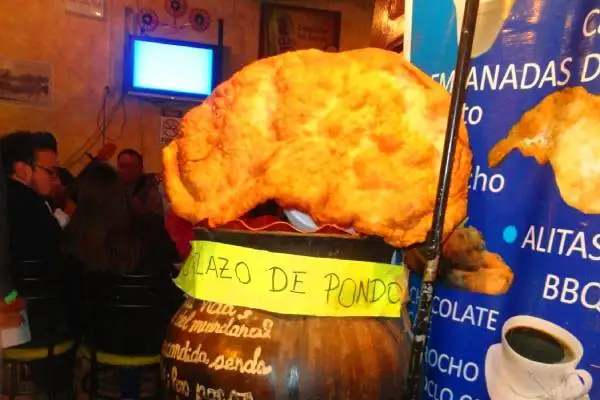 Restaurantes nocturnos y comida callejera