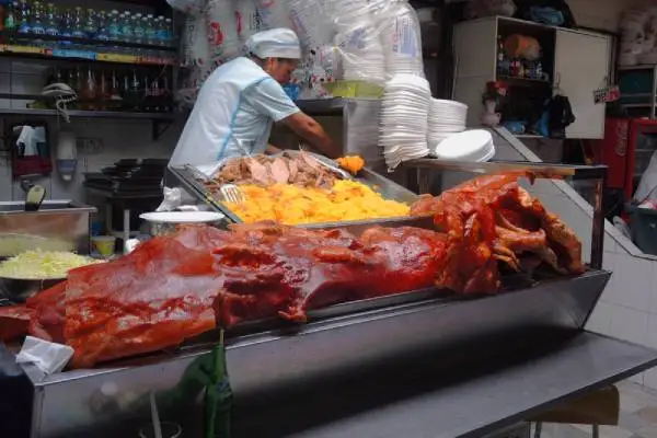 Mercados de Quito: los 8 que valen la pena, qué comer y cómo llegar