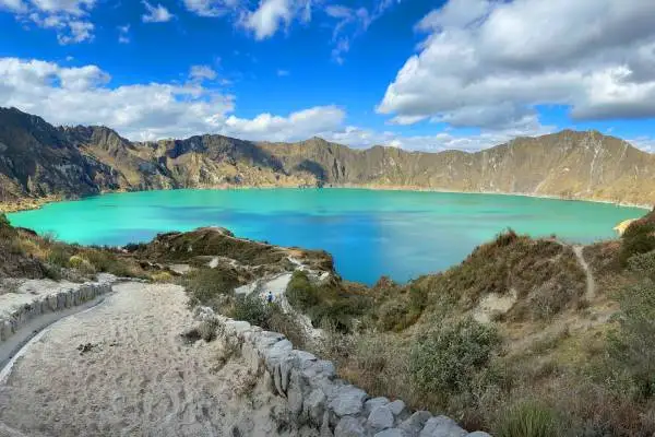 Quilotoa turquoise water