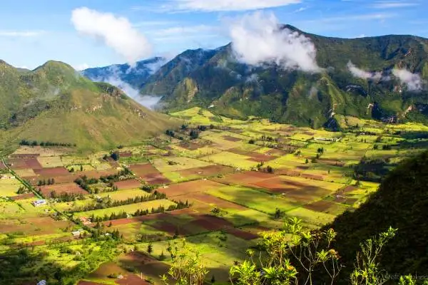 Pululahua crater