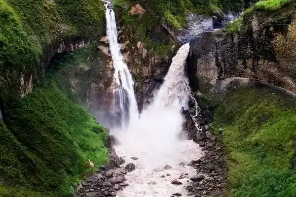 Agoyán waterfall thermal pools on the Ruta de las Cascadas near Baños