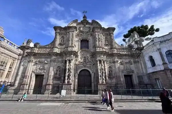 La Compañía de Jesús gold-leafed interior — Quito historic center