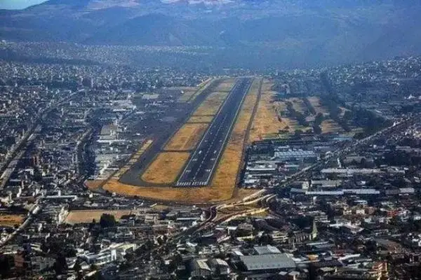 How to get from Quito airport to city — bus 198 route from UIO to Río Coca terminal